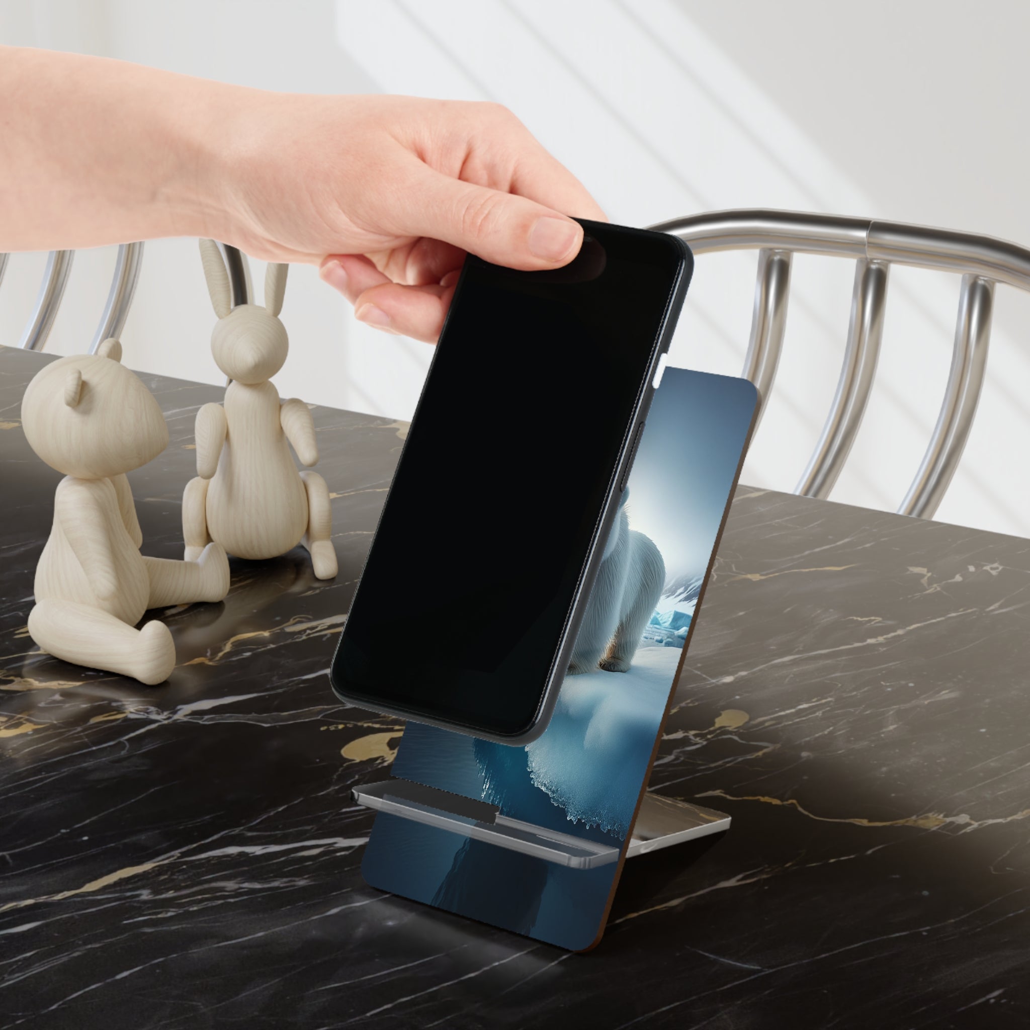 Curious Icebear - Smartphone Stand